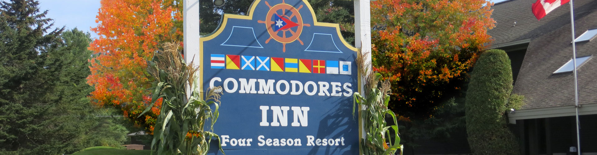 commodores-autumn-front-sign